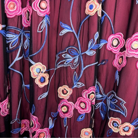 Small LuLaRoe Black Mesh Floral Colorful Embroidery Skirt Elastic Waistband - Picture 9 of 12